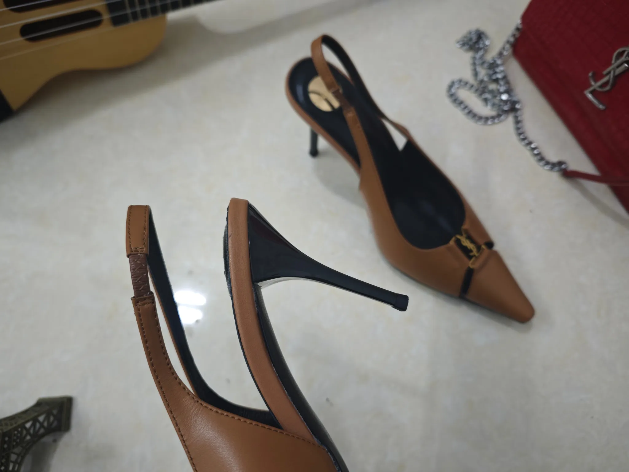 👟👟Ex-factory price 540👟👟【Saint Laurent】Yves Saint Laurent, high-heeled YSL high heels💃2025 early spring counter synchronizes the latest styles, YSL, decoration👠 Classic and high-quality glamorous masterpieces, the hottest autumn and winter series in the counter, with temperament, fashion, classic and attractive design style 😌The effect on the feet is particularly beautiful〰️, the materials are imported from Italy 🇮🇹 calf, imported black sheepskin, lining, and foot pads; sheepskin, stiletto high heels, size 35-41 (34.41.42 must be customized, non-refundable) outsole; imported genuine leather outsole, with full counter packaging